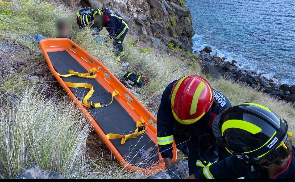 Rescatan a un pescador accidentado en la costa de La Matanza
