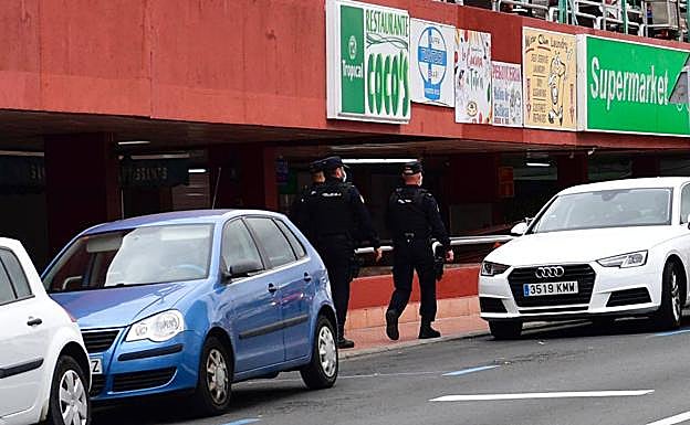 La Policía Nacional, durante la operación. 