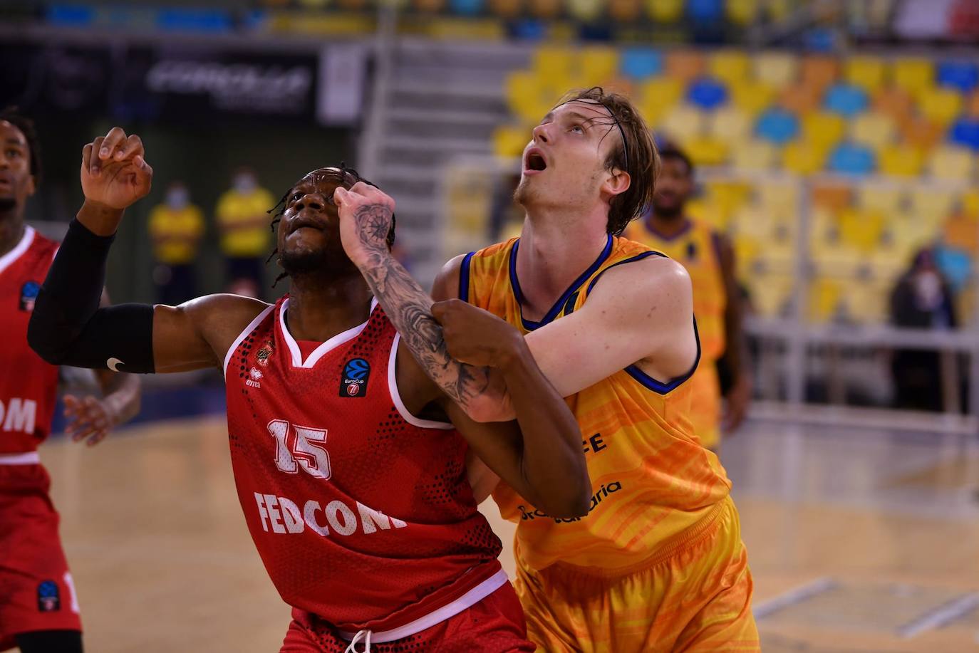 Olek Balcerowski pugna por un rebote. / CB Gran Canaria