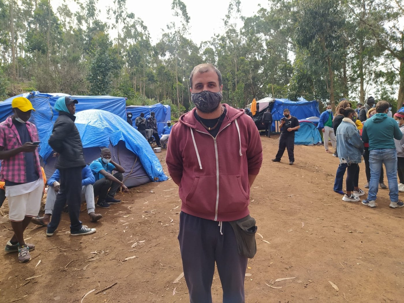 El principal representante de la organización, Roberto Mesa, en el campamento de Las Raíces en Tenerife. 