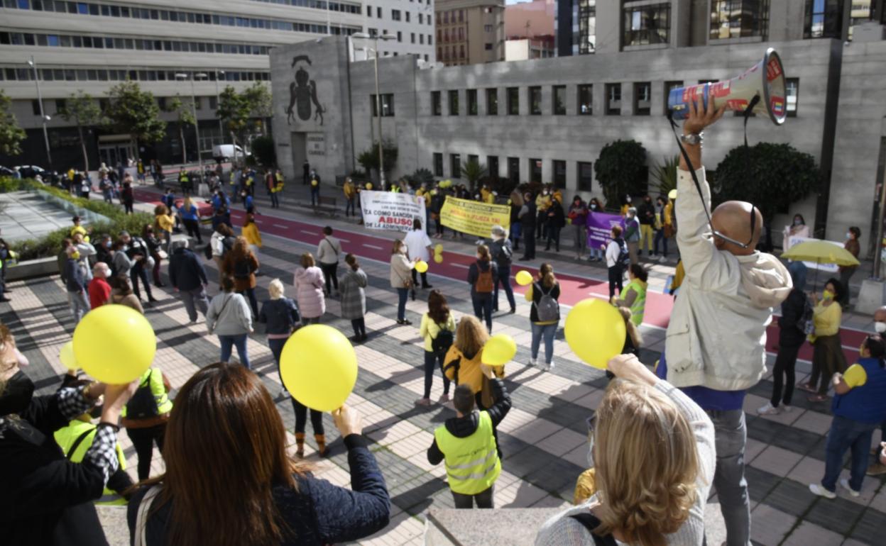 Imagen de archivo de una protesta del personal temporal e interino de la administración general. 