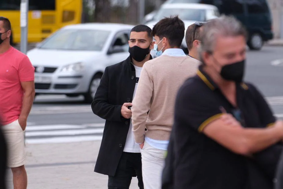 Imagen del futbolista Tana a su llegada a la Ciudad de la Justicia en Las Palmas de Gran Canaria. 