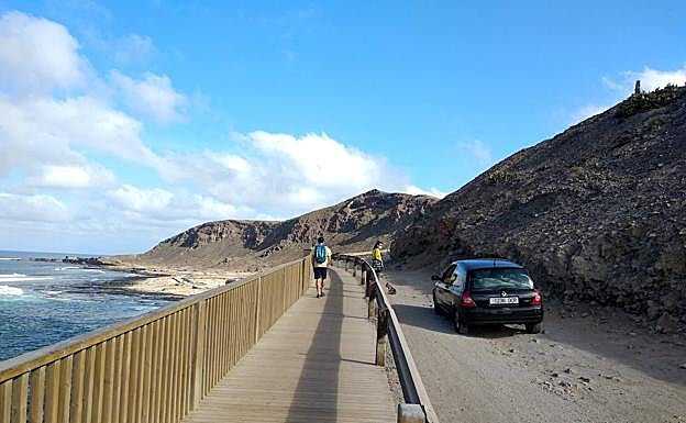 El Ayuntamiento reabrió El Confital al considerar que el acceso es seguro