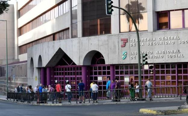 Canarias pierde 10.653 afiliados extranjeros en un año