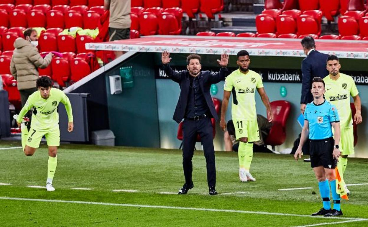 Simeone realiza un triple cambio en San Mamés para dar entrada a Joao Félix, Lemar y Suárez. 