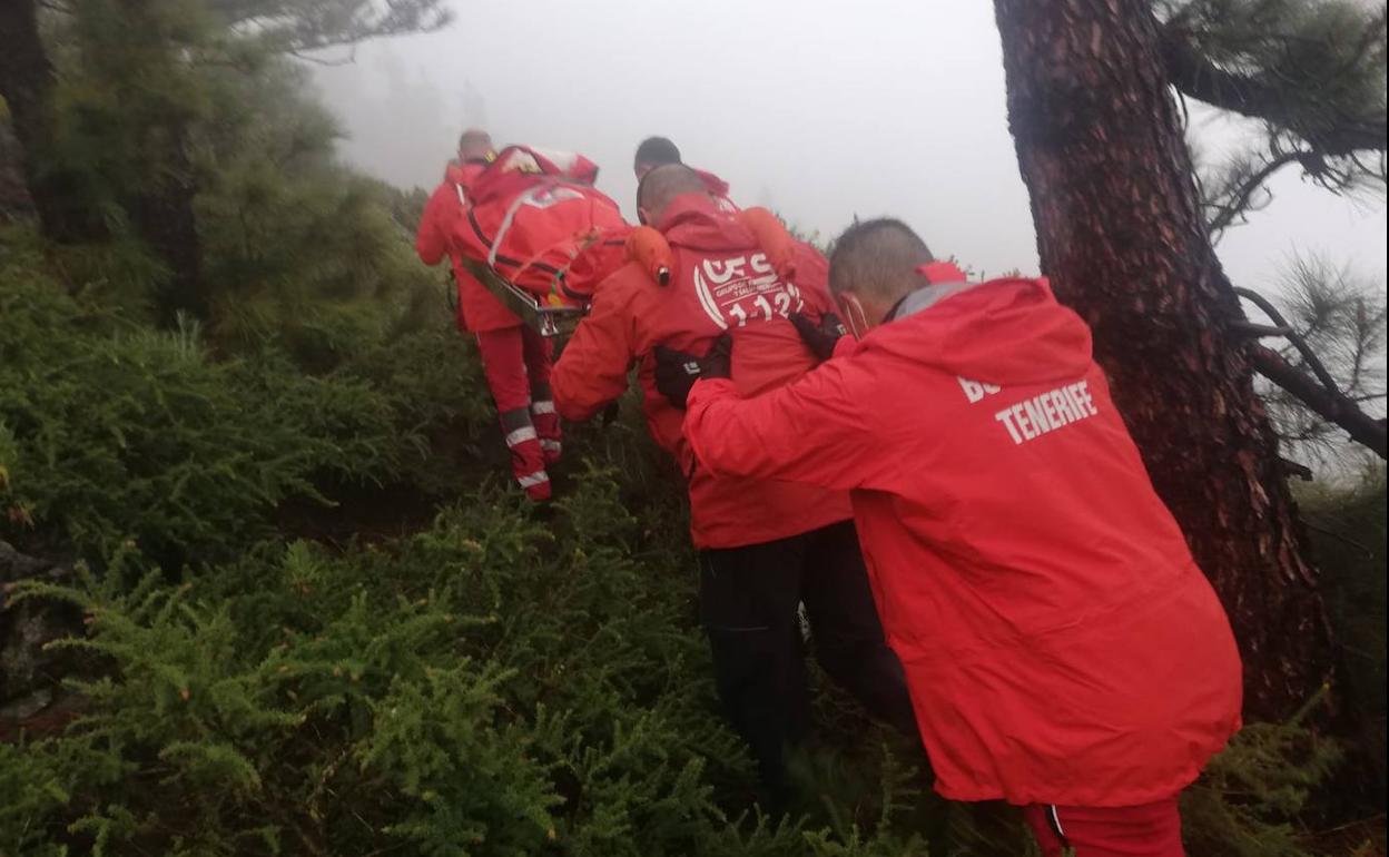 Localizados con hipotermia, dos senderistas perdidos en La Orotava