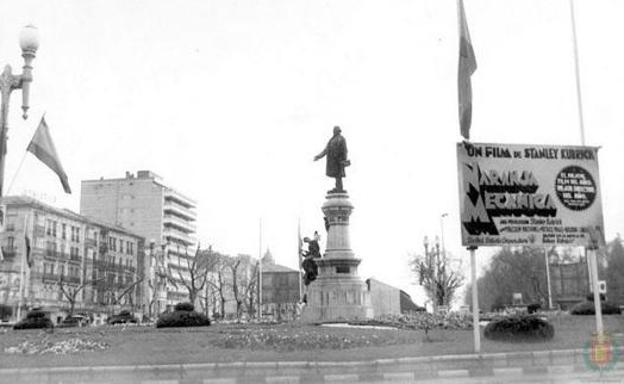 Cartel anunciador de 'La naranja mecánica' en la Plaza Zorrilla de Valladolid en la Seminci de 1975.