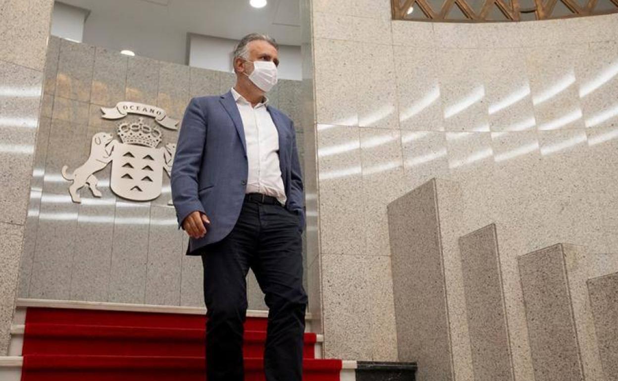 El presidente del Gobierno de Canarias, Ángel Víctor Torres, comparece ante los medios para valorar los cambios para las islas que el Ministerio de Economía ha introducido en el decreto que regula las ayudas a los sectores afectados por la crisis de la covid-19