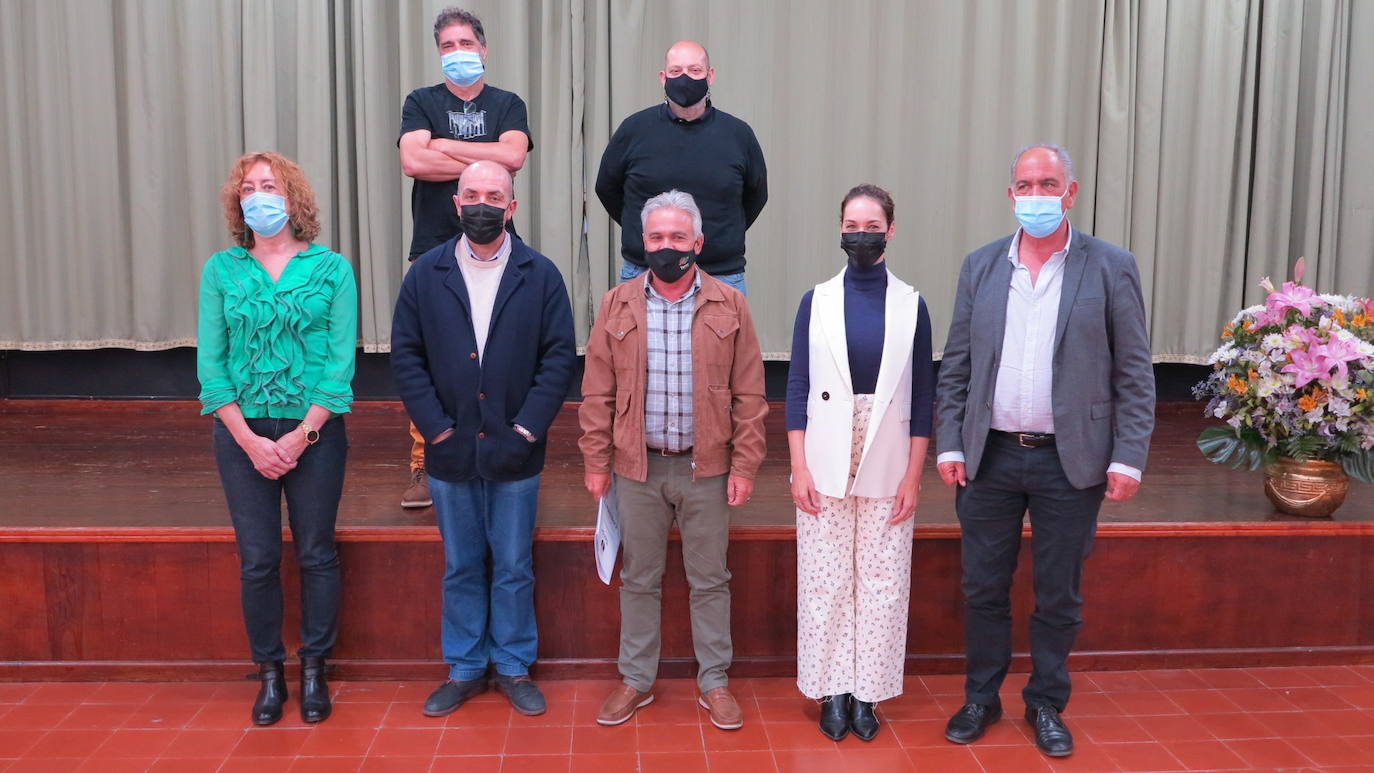 Asistentes a la reunión institucional. 