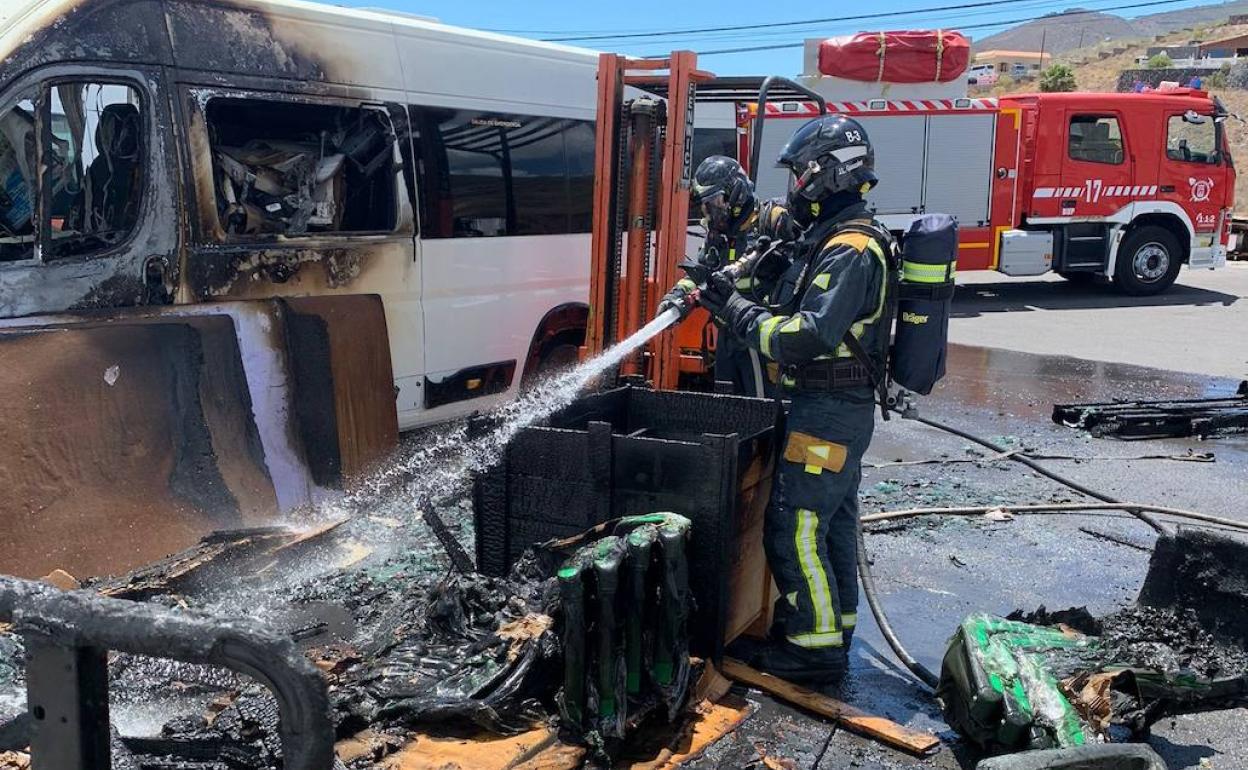 Parque jurásico Traición coreano Extinguen un incendio en un taller en Las Zocas | Canarias7