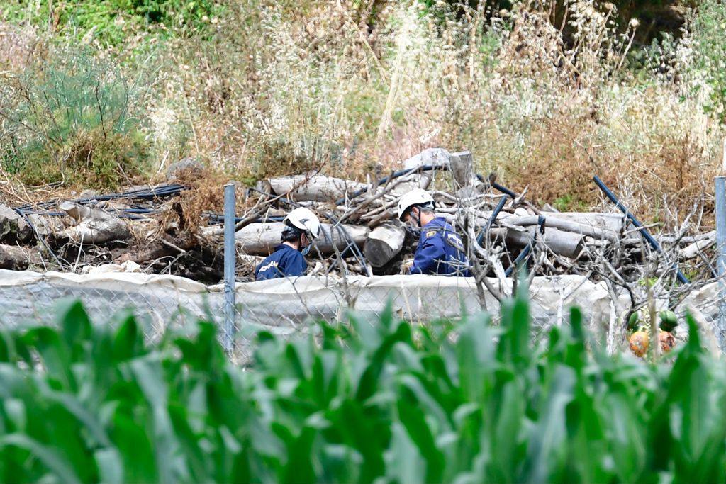 Imagen principal - El Batallón de Zapadores busca a Juani Ramos en la última finca registrada