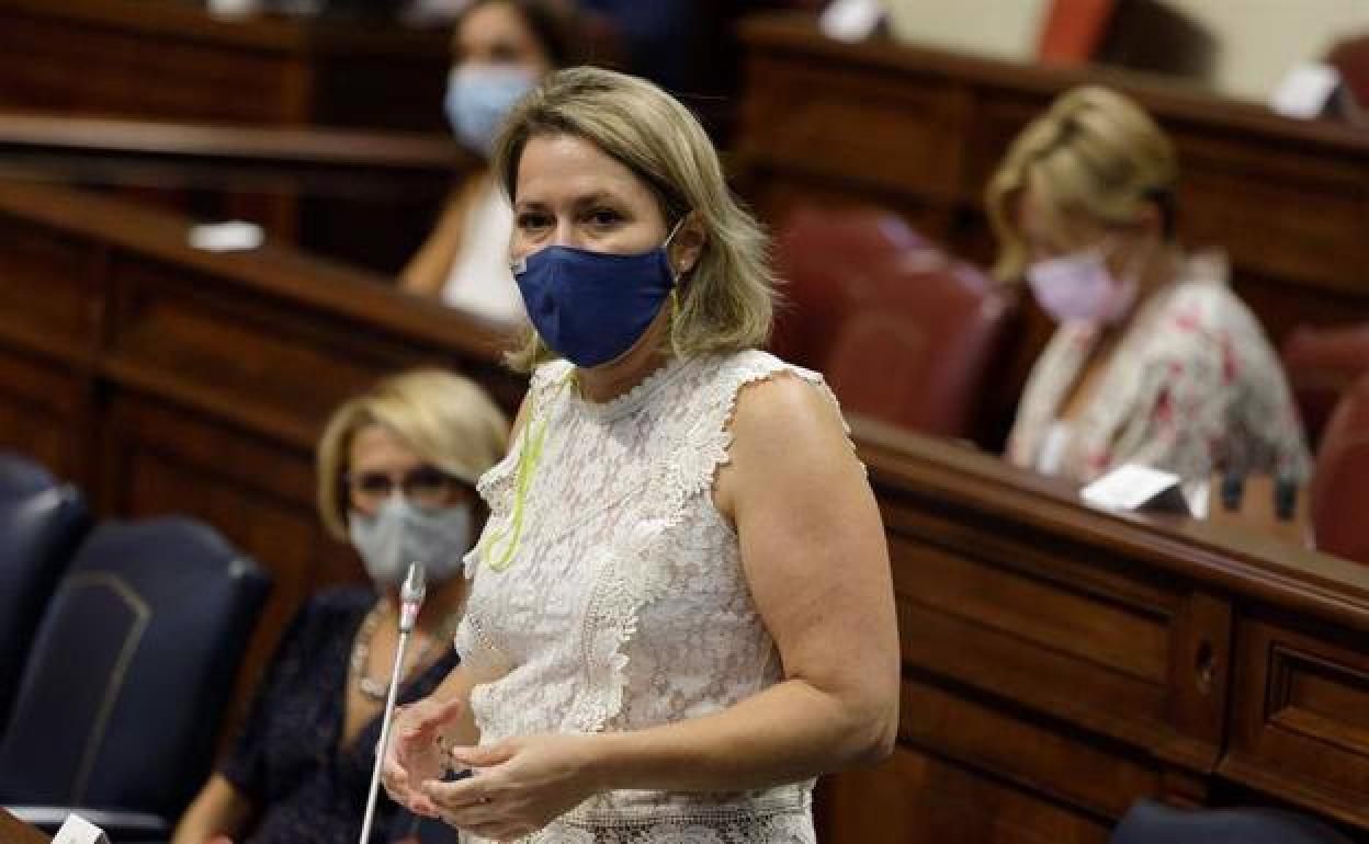 Alicia Vanoostende, consejera regional de Pesca, en una intervención en el Parlamento. 