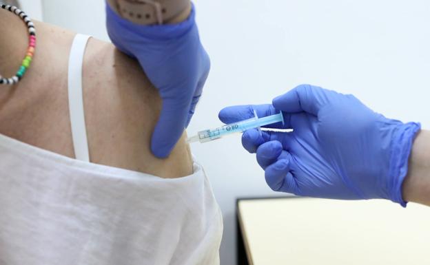 Las comunidades ya preparan la vacunación del grupo de 30 a 39 años 
