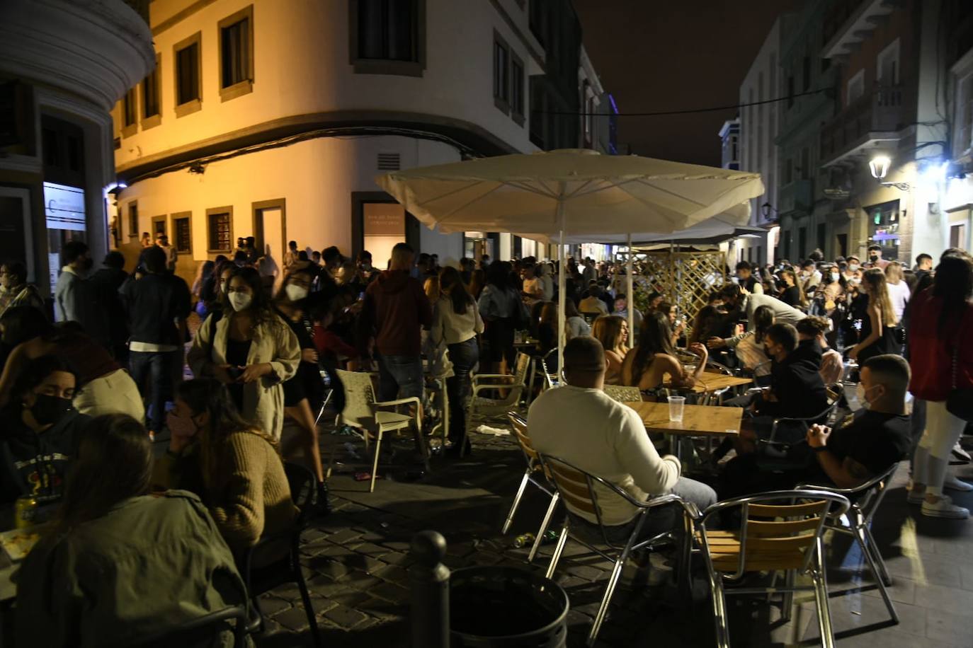 Fotos: Primer viernes sin toque de queda en Canarias-