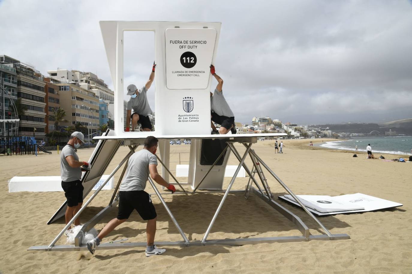 Imagen de los trabajos de instalación esta mañana. 