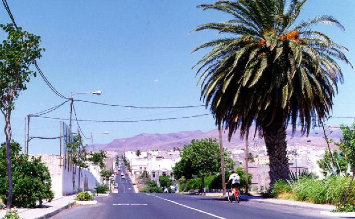 Foto de archivo de Ingenio. En esta calle, unos metros más arriba, está el despacho donde fue agredido el exedil. 