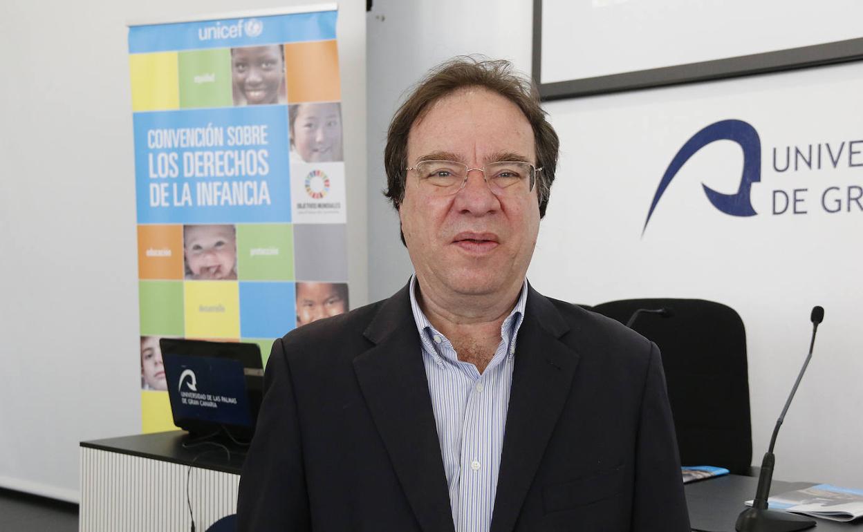 Amós García, premiado en la categoría de medicina de los premios Admirables 2021