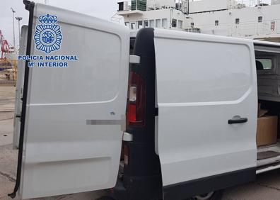 Imagen secundaria 1 - Hallan un furgón con 300 kilos de hachís en el Puerto de La Luz