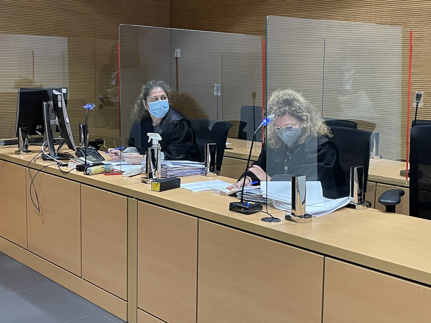 La fiscal Teseida García y la letrada Antonia Acosta. 