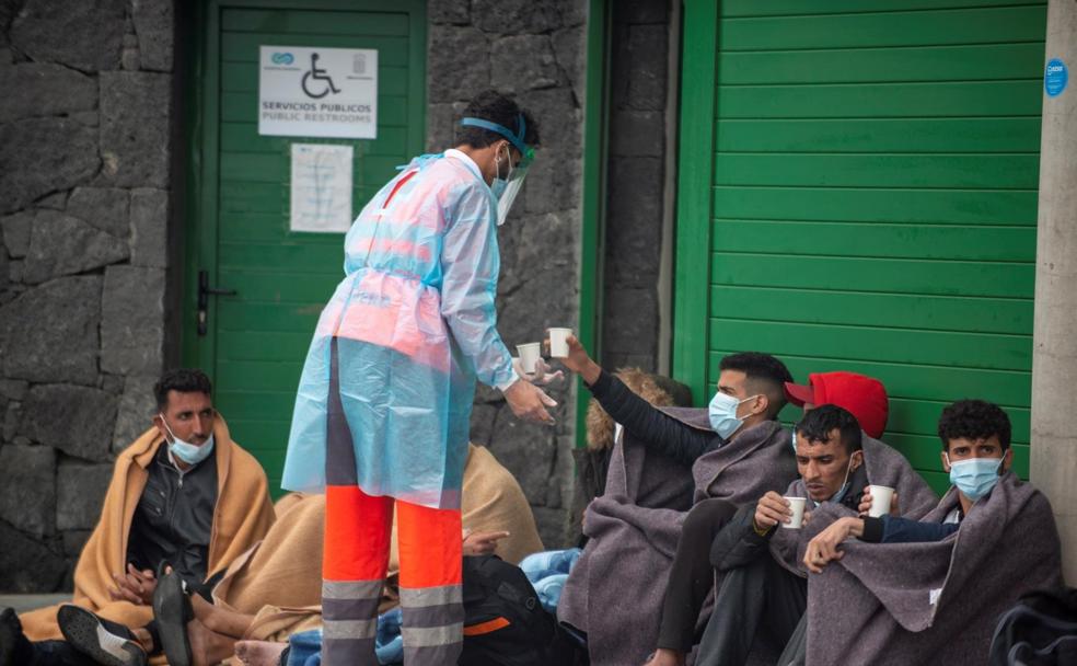 Una de las imágenes de las últimas pateras llegadas durante el fin de semana 