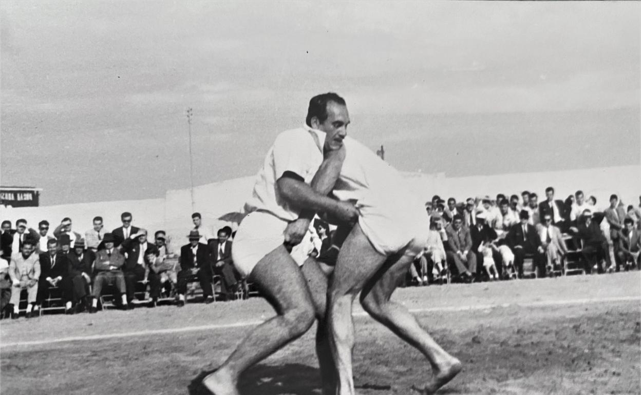 El Palmero, en acción aquel día sobre la arena y ante la mirada del público.