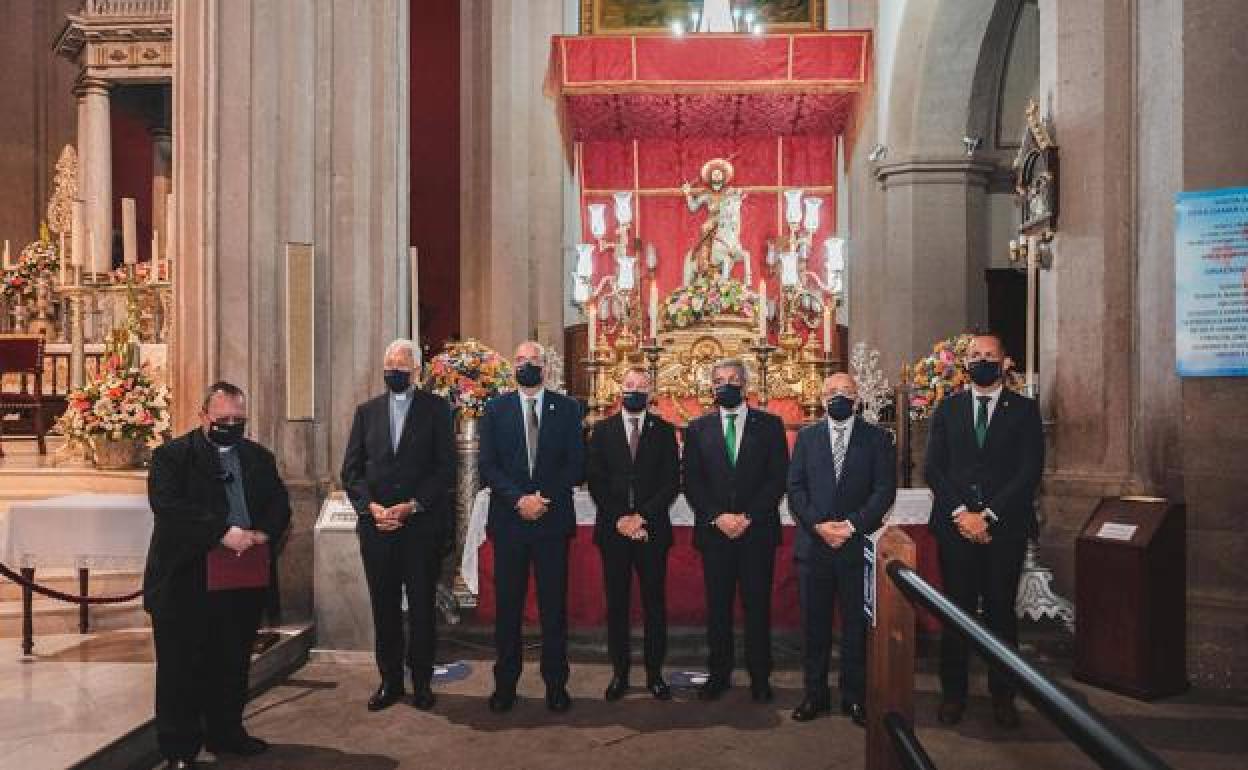 Foto de familia de los miembros del Comité de Honor del Año Santo Jacobeo en Gáldar. Faltan varios que no pudieron asistir por problemas de agenda.