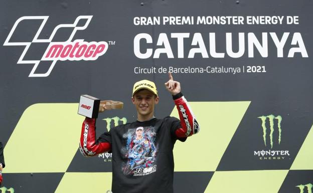 Sergio García saca petróleo en la locura de Moto3