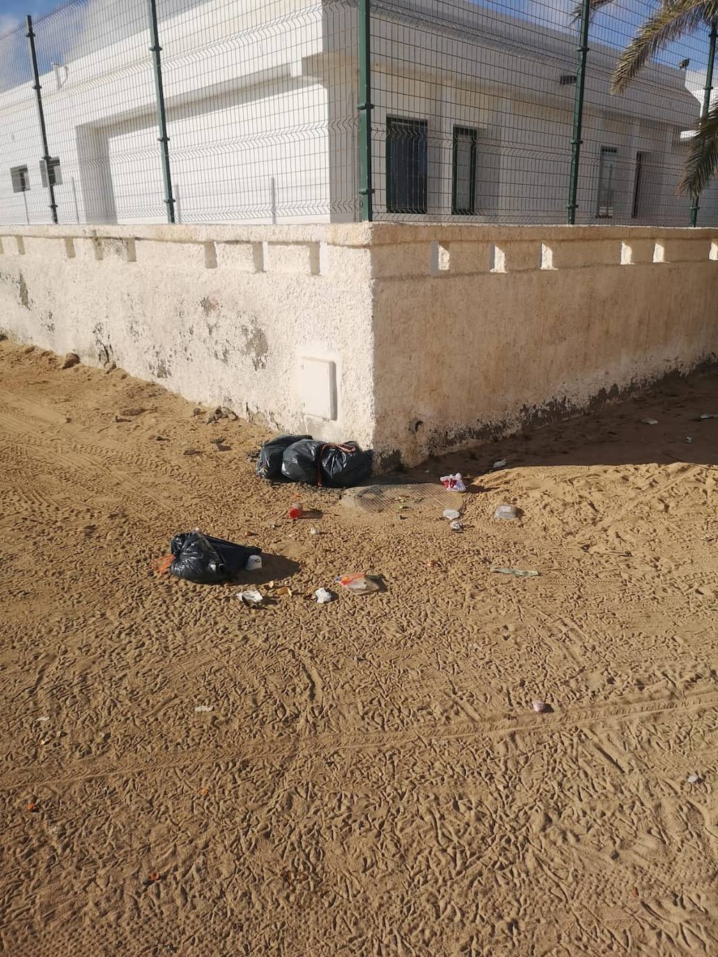 Fotos: Caleta de Sebo se llena de desperdicios