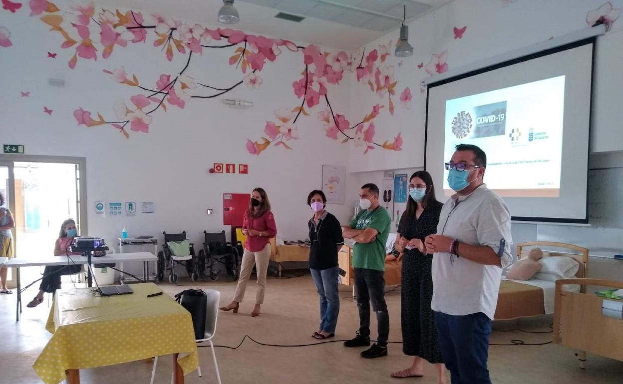 Miembros de AFFA y del Cabldo Insular.