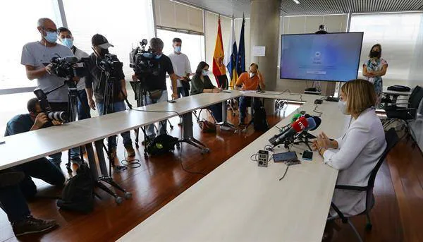 La Consejería de Derechos Sociales del Gobierno de Canarias, Noemí Sanatana en ruede de prensa este martes. 