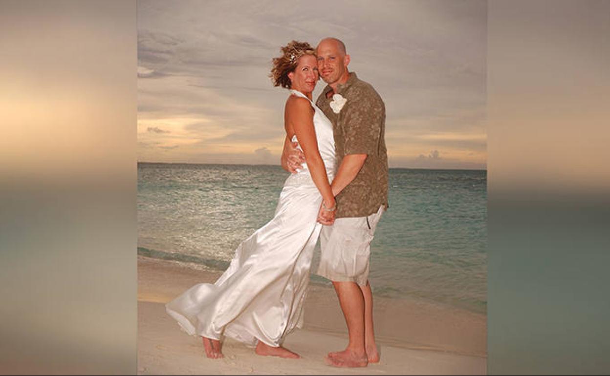 Peter, con alzhéimer, renueva votos con Lisa, aunque no la recuerda