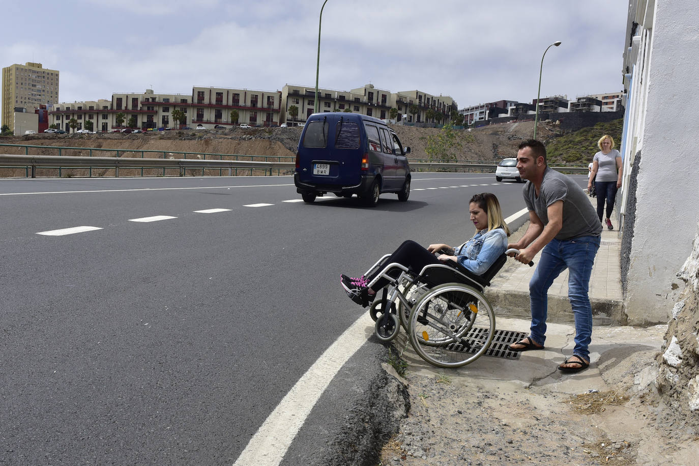 Imagen principal - Imágenes del espacio por el que transitan los peatones. 