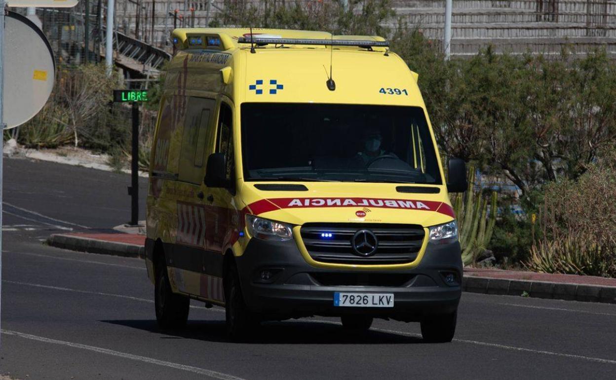 Heridos tras dar varias vueltas de campana con su coche en Arafo