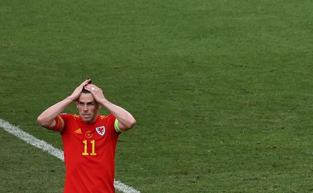 Gareth Bale se lamenta tras fallar una ocasión.