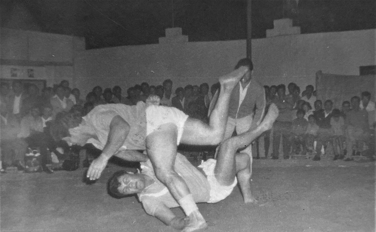 La lucha canaria y su inmersión en el Sáhara hasta la Marcha Verde