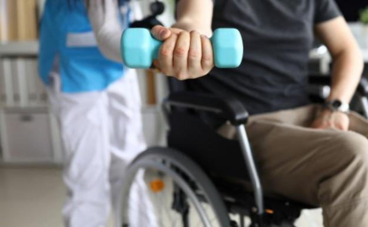 Foto de archivo de una terapia con pacientes con ELA. 
