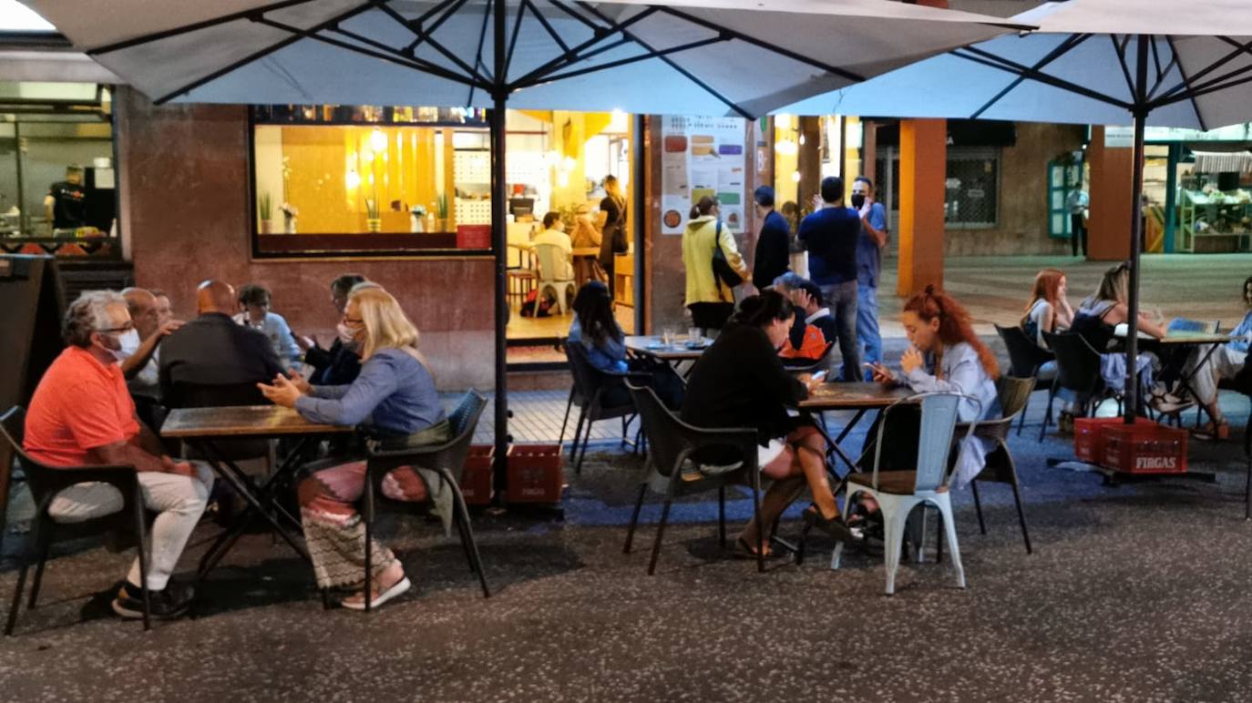 Fotos: Ambiente tranquilo en las terrazas de Las palmas