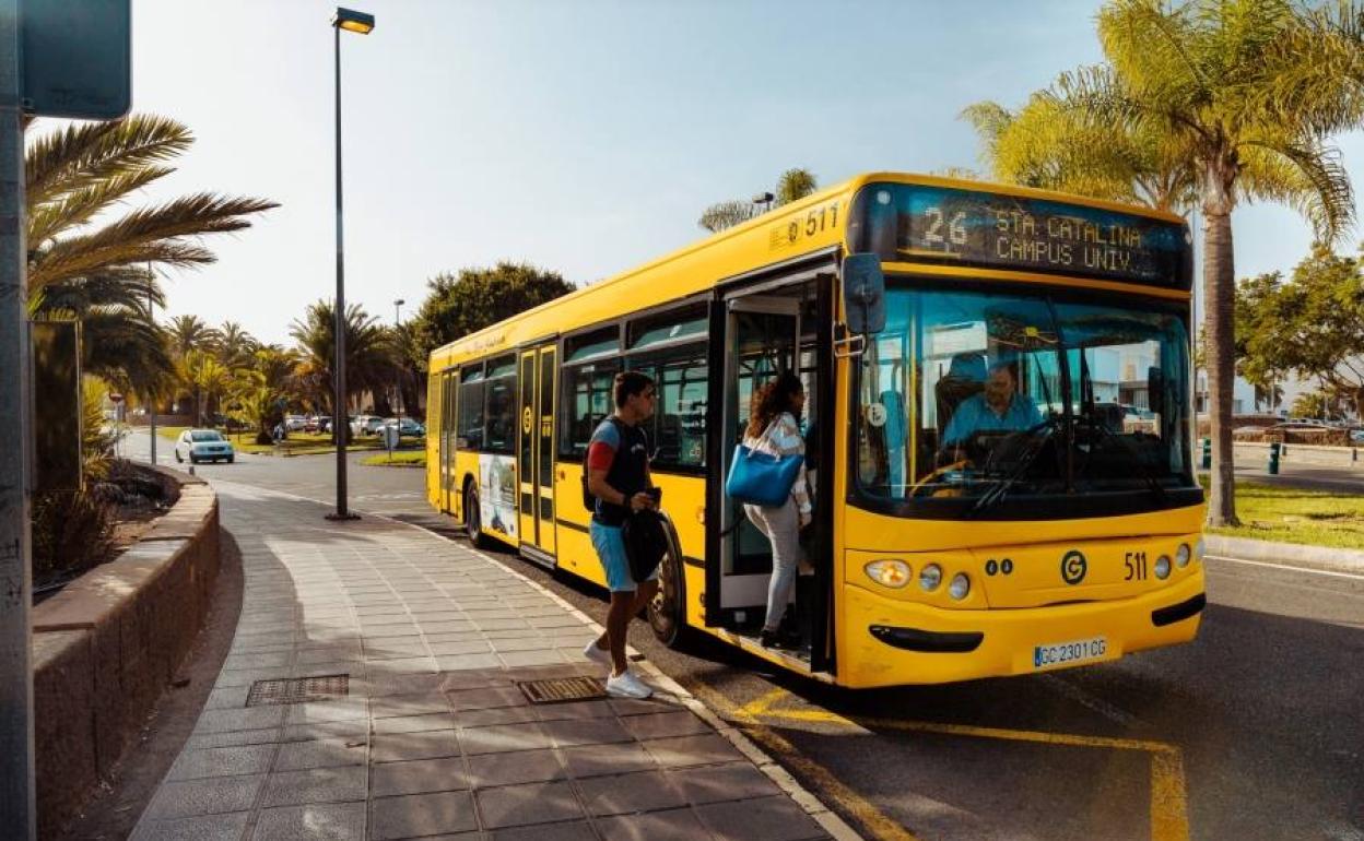Los pasajeros de guaguas urbanas crecen un 226 % en mayo