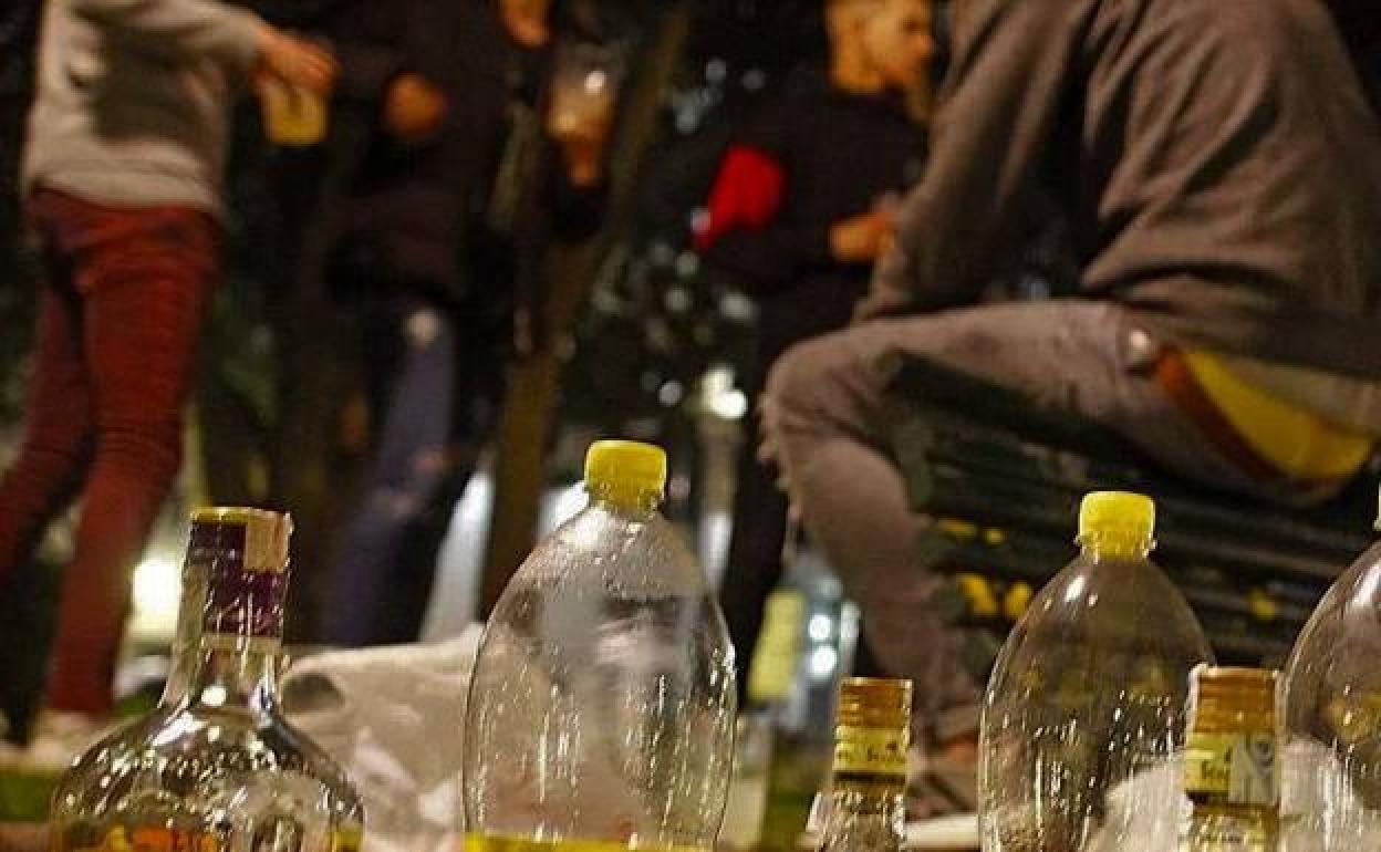 Disuelven un botellón con 50 asistentes fuera de campo de fútbol