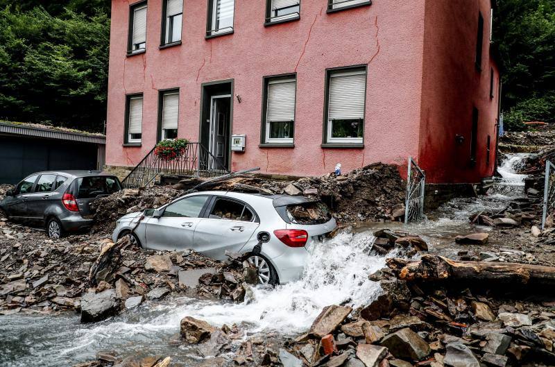 Coches dañados por la tormenta en la teutona ciudad de Hagen. 