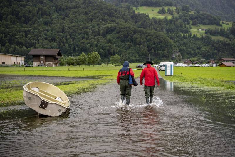 Una pareja perteneciente a una localidad próxima al lago Sarnen, situado en el cantón de Obwalden, Suiza.
