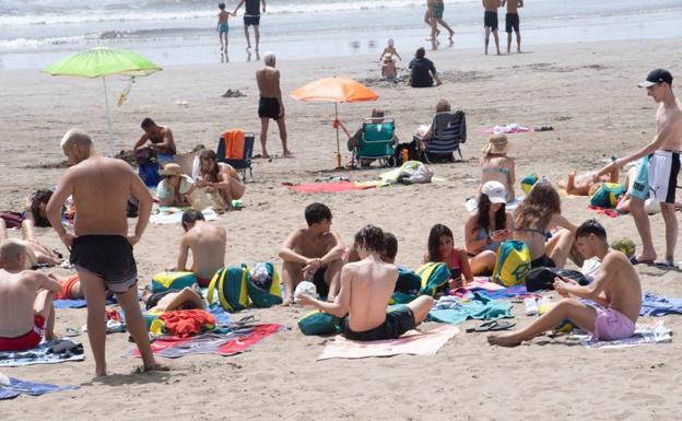 Imagen principal - Canarias volvió a marcar la madrugada más cálida de España