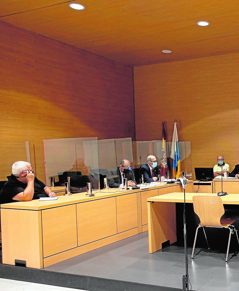 El maquillador de las fotografiadas desnudas sabía que eran menores