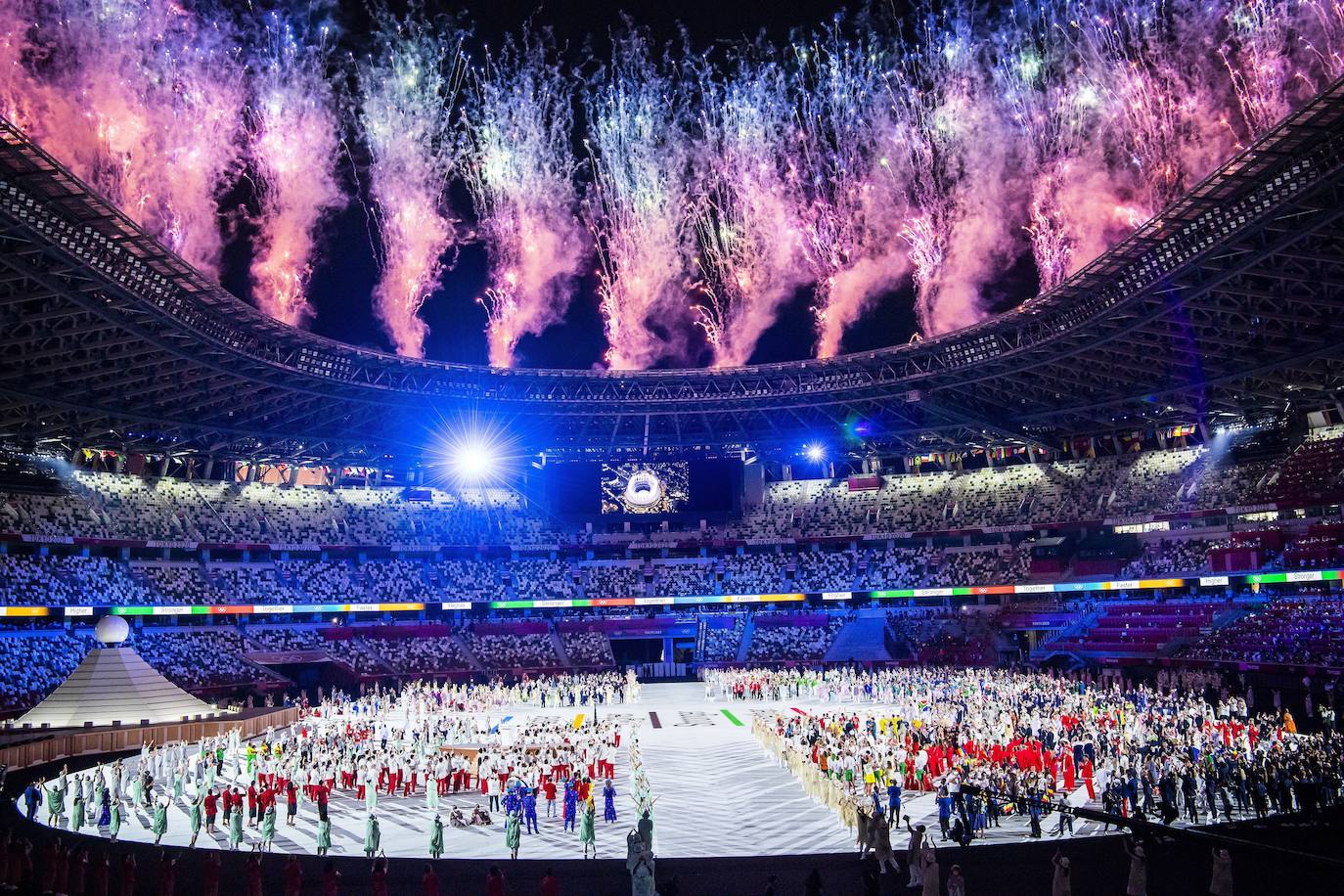 Vista general durante la ceremonia de inauguración de los Juegos Olímpicos de Tokio 2020.