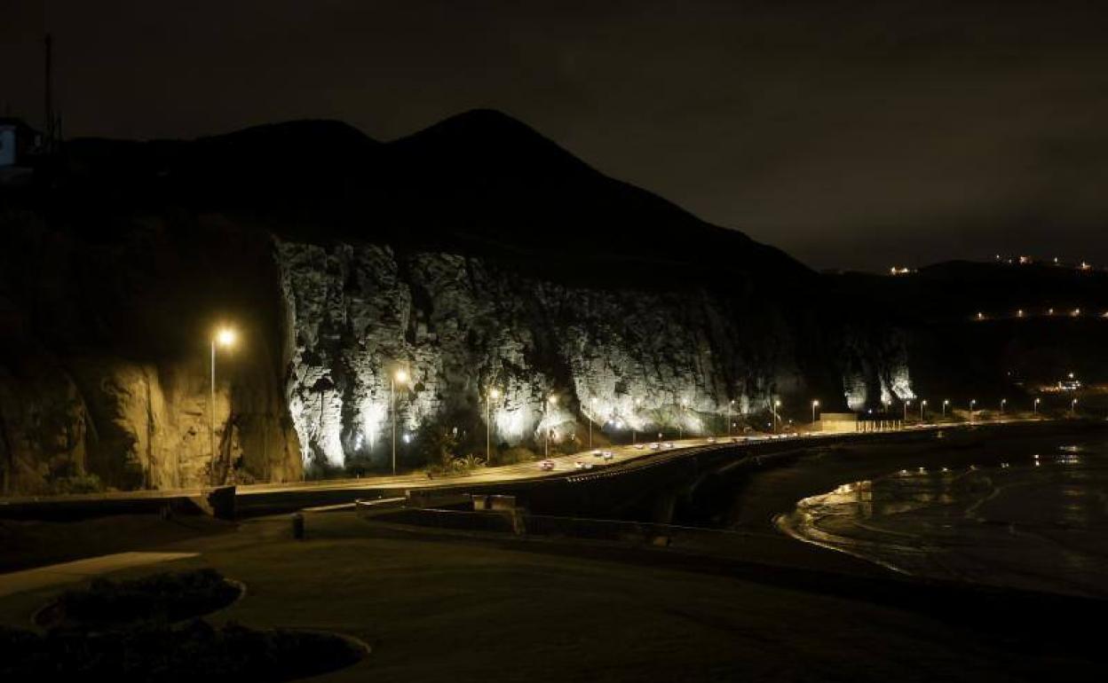 El Cabildo ilumina el acceso a la capital grancanaria con la mejora paisajística de La Laja