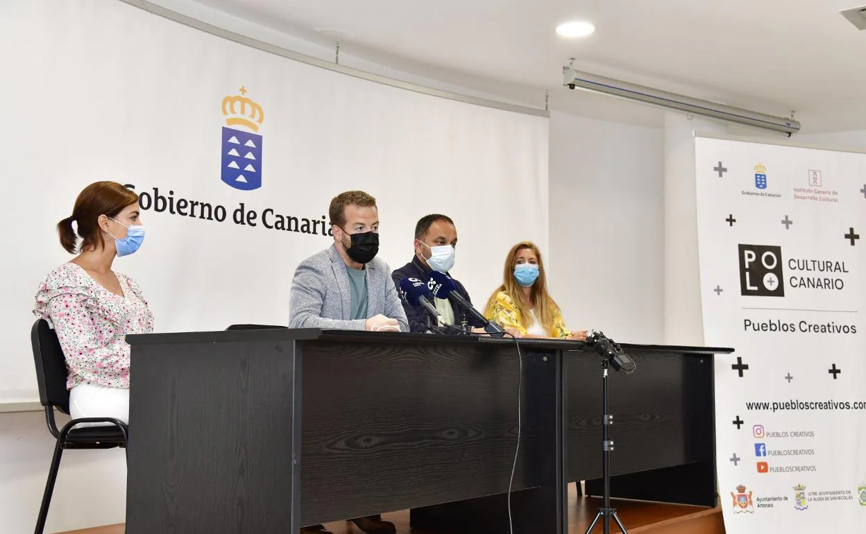 Cleofé Cubas, Juan Márquez, Raúl Afonso y Dina González, ayer en la Dirección General de Cultura. 