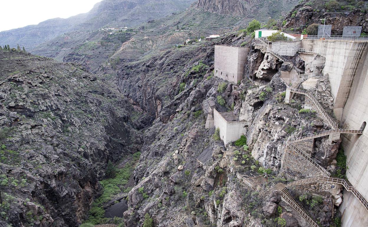 El Salto de Chira combina el bombeo con la actividad hidroeléctrica y la garantía de riego. 
