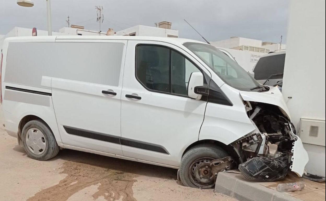 Así quedó la furgoneta tras el choque. 