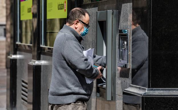 1,3 millones de españoles no tiene un cajero cerca para sacar efectivo