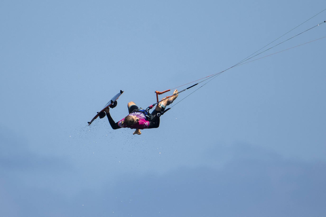 Fotos: El burrero acoge el campeonato de España de Kiteboarding y la primera competicion de Wing Foil de la isla